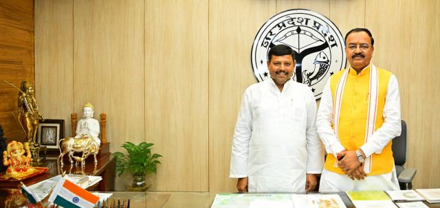 उपमुख्यमंत्री श्री केशव प्रसाद मौर्य जी से भेंट — इं. दिनेश सिंह, बैरिया, बलिया